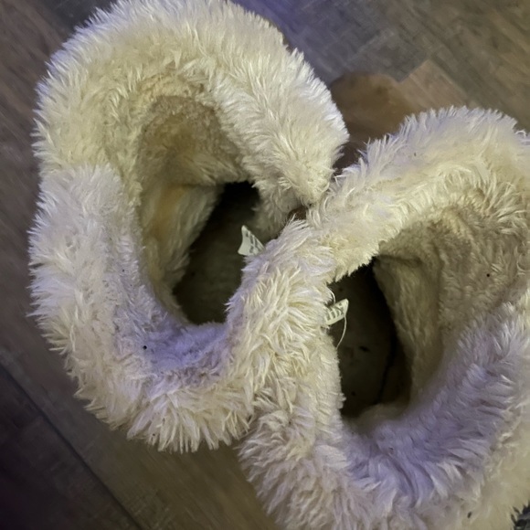 Tan Fleece Lined Boots Size 8 - Picture 6 of 7